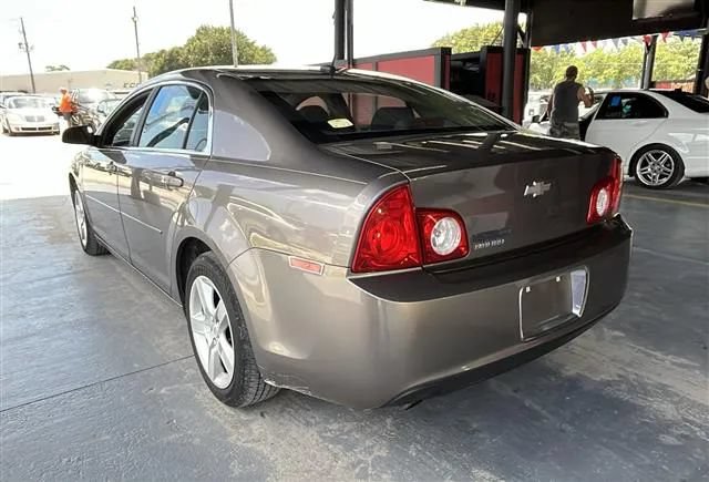 Used 2010 Chevrolet Malibu LS FWD image 2