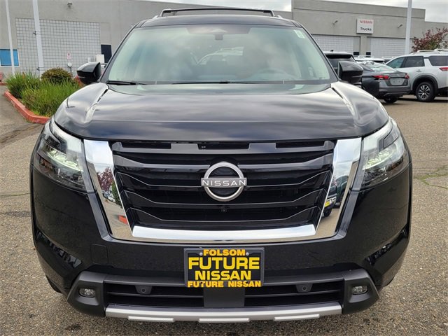 New 2025 Nissan Pathfinder Platinum image 3