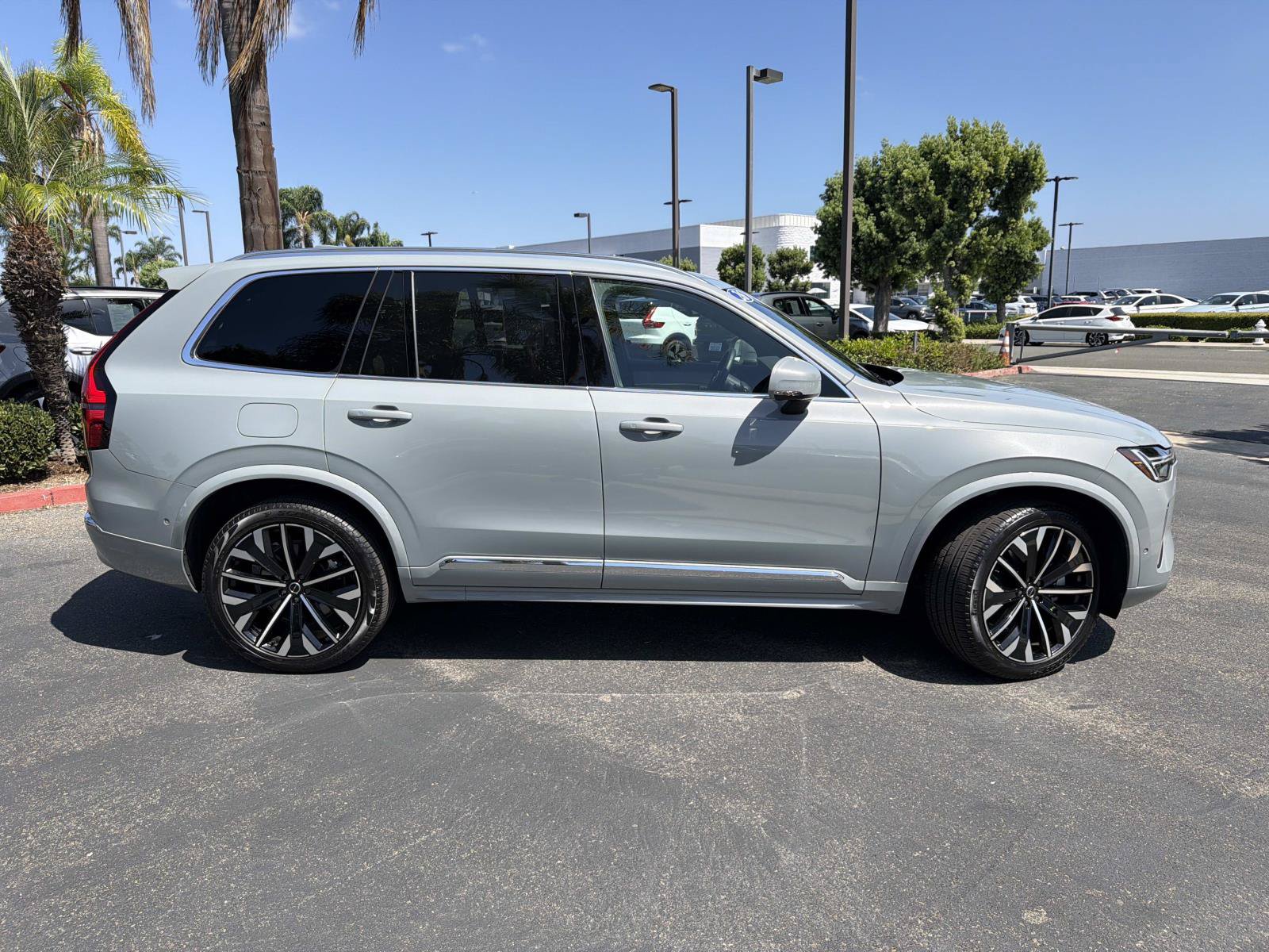 Used 2026 Volvo XC90 T8 Plus w/ Protection Package Premier AWD/4WD image 4
