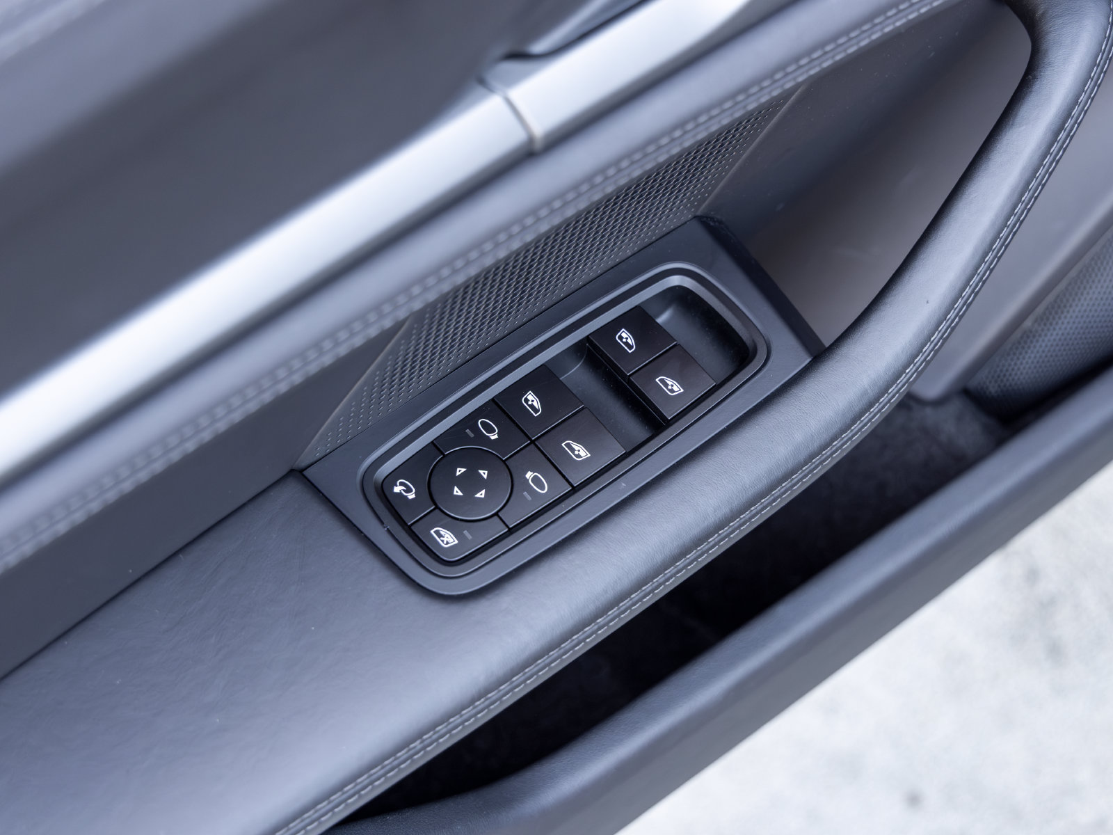 Certified 2025 Porsche Taycan 4S AWD/4WD image 26