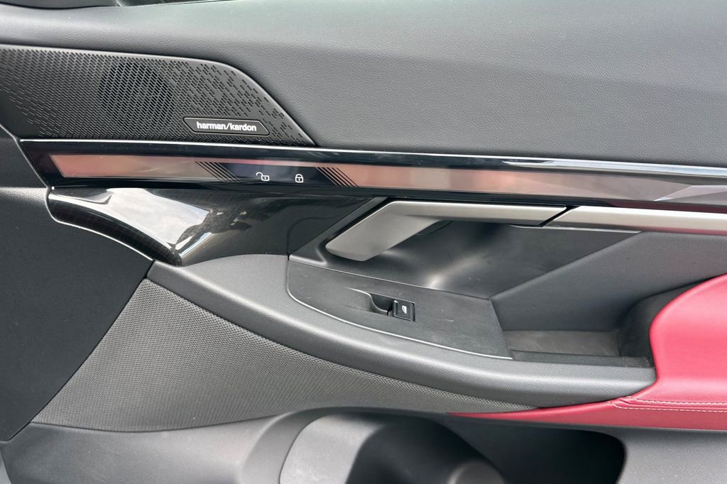 Used 2024 BMW i5 eDrive40i w/ M Sport Package image 18