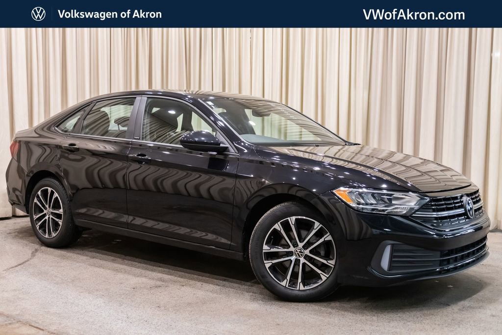 Used 2024 Volkswagen Jetta Sport image 1
