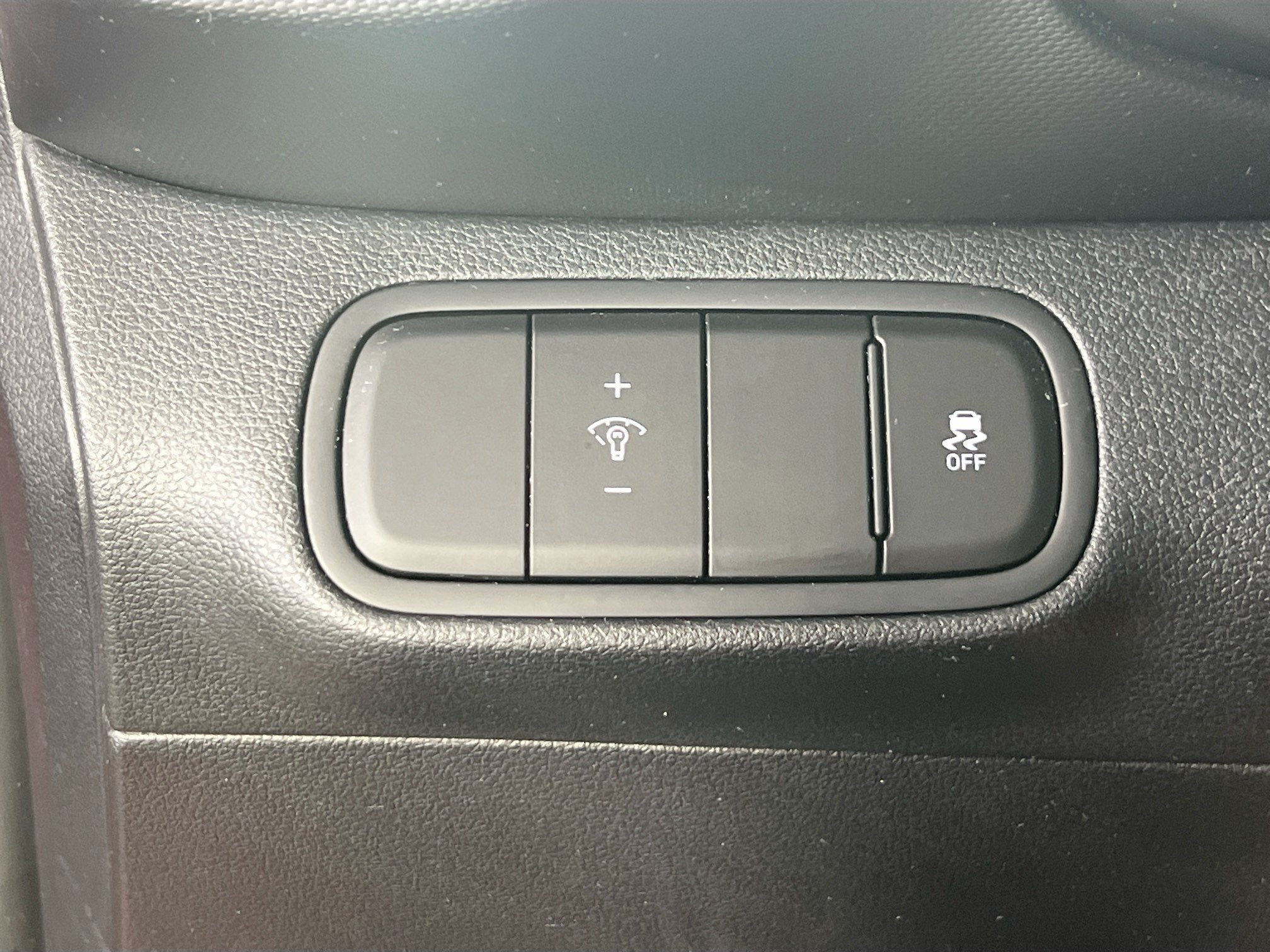 Used 2023 Hyundai Venue Limited FWD image 10