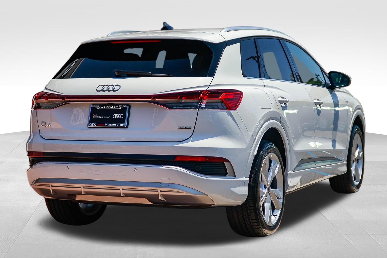 Used 2023 Audi Q4 e-tron Premium Plus w/ Premium Plus AWD/4WD image 7