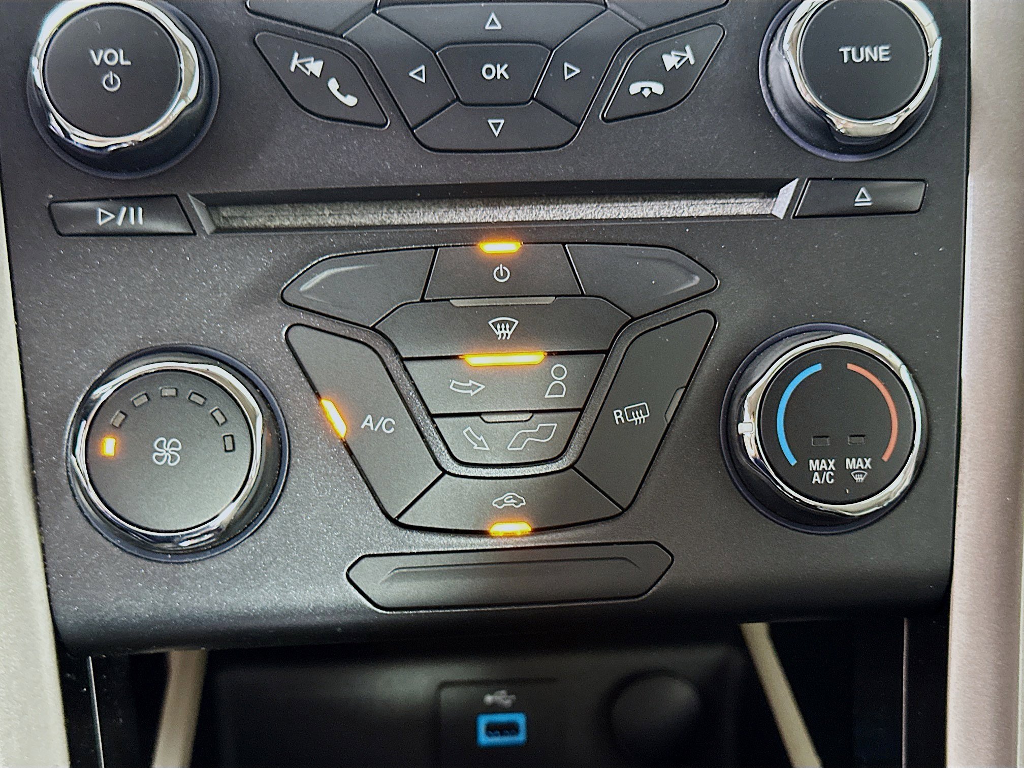 Used 2017 Ford Fusion SE FWD image 23