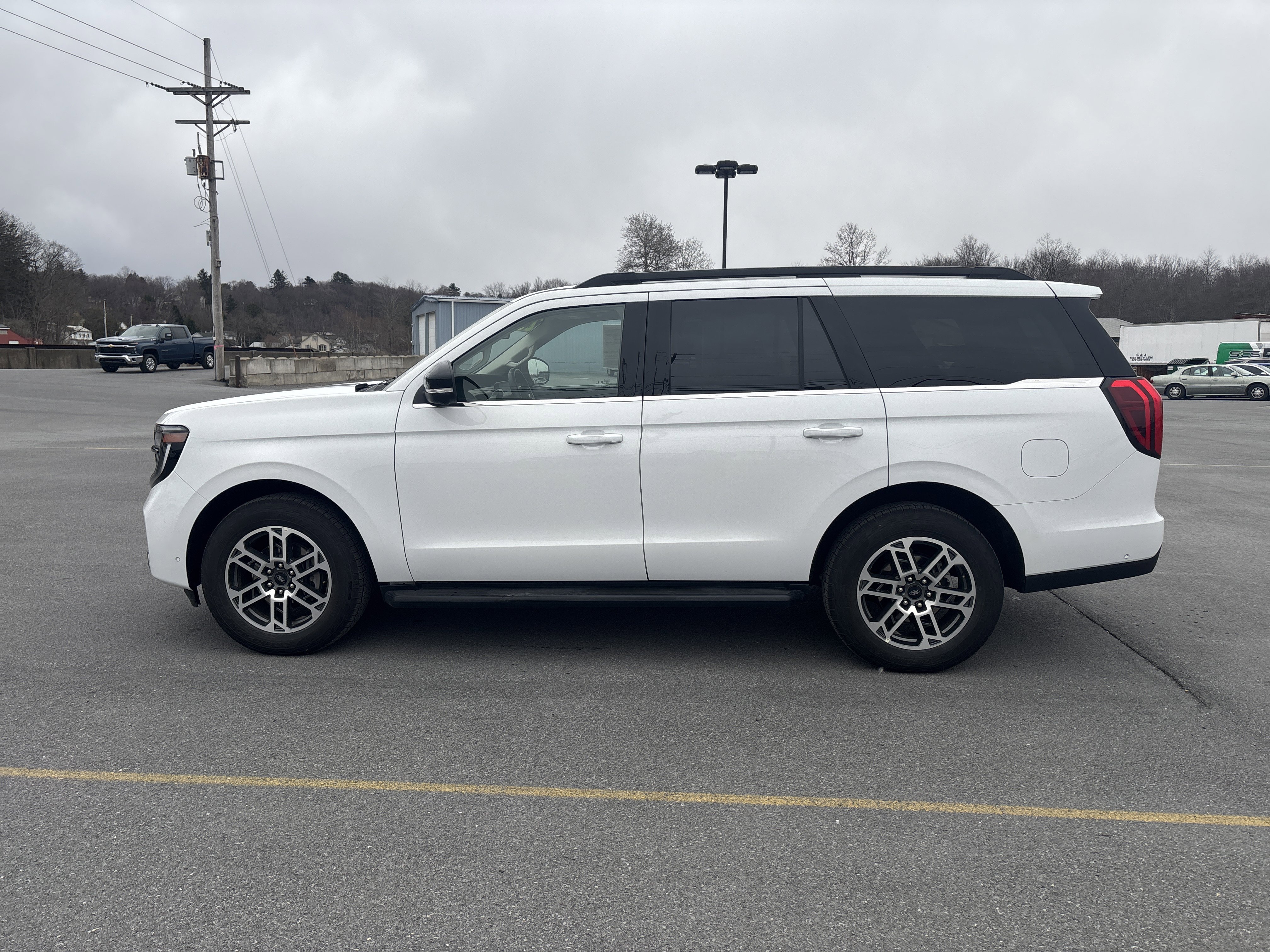 Used 2025 Ford Expedition Active image 7