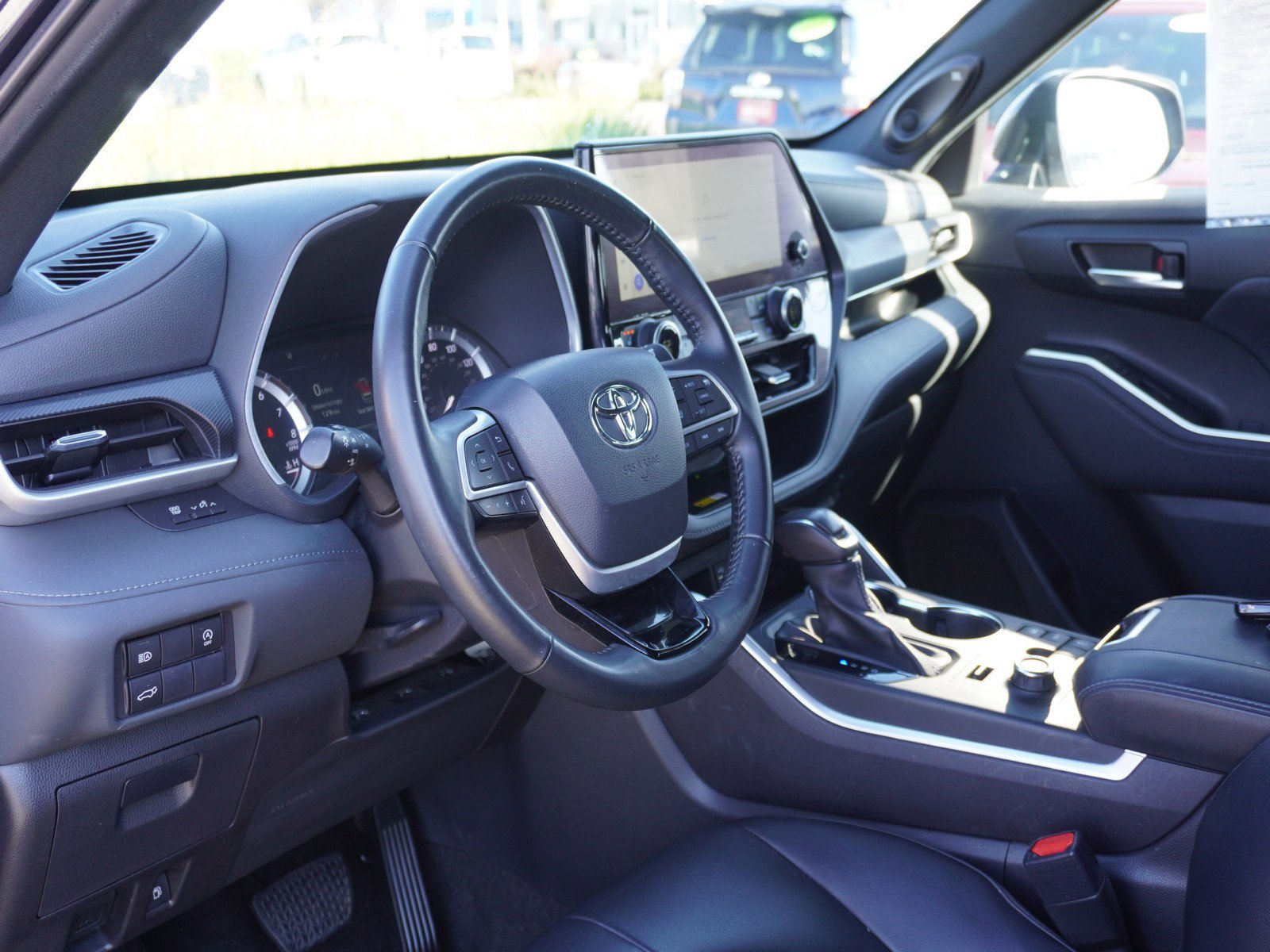 Used 2023 Toyota Highlander XSE image 22