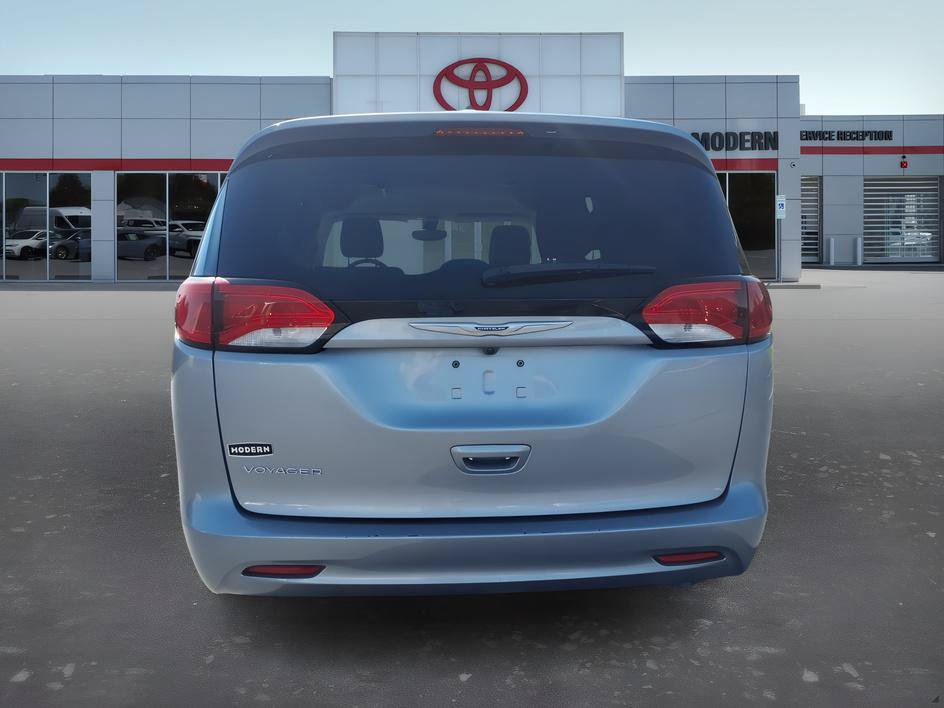 Used 2021 Chrysler Voyager Lxi FWD image 4