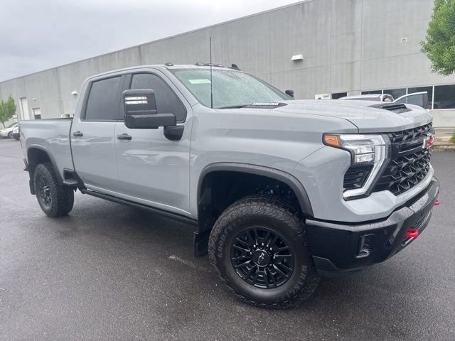 Used 2025 Chevrolet Silverado 2500 ZR2 w/ Technology Package image 5