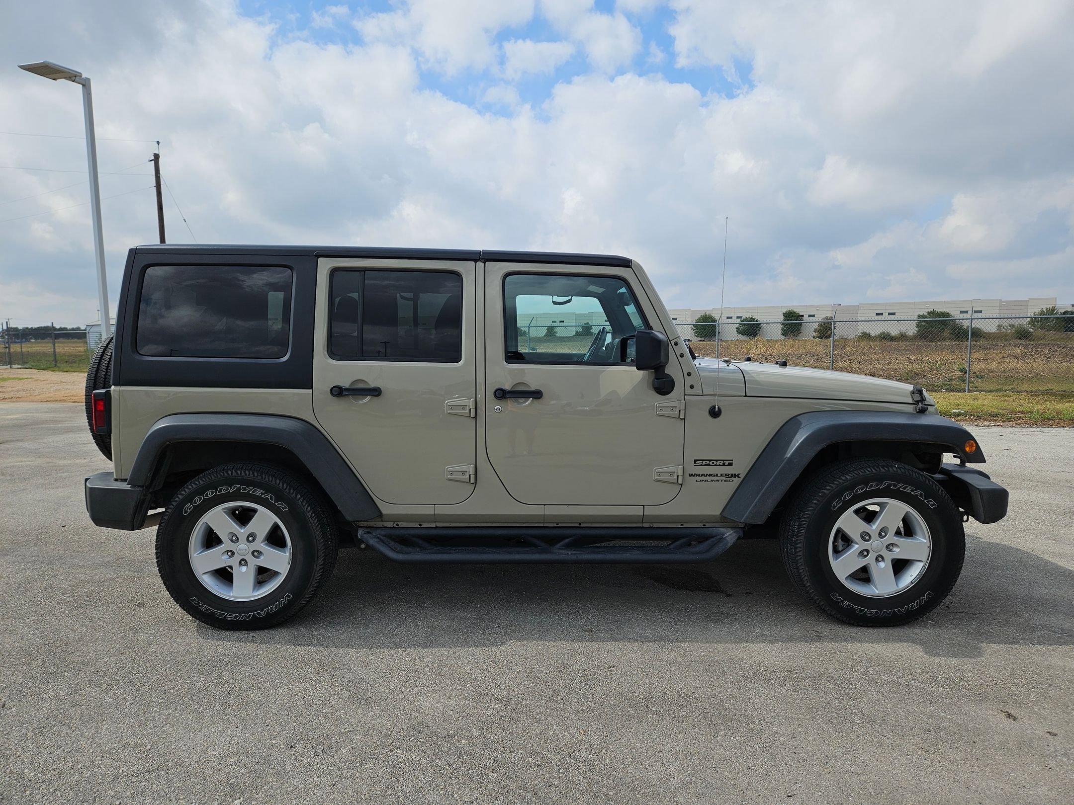 Used 2018 Jeep Wrangler Unlimited Sport S image 2