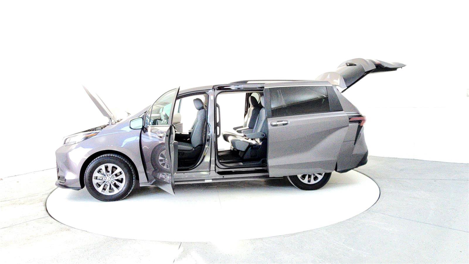 Certified 2024 Toyota Sienna XLE image 10