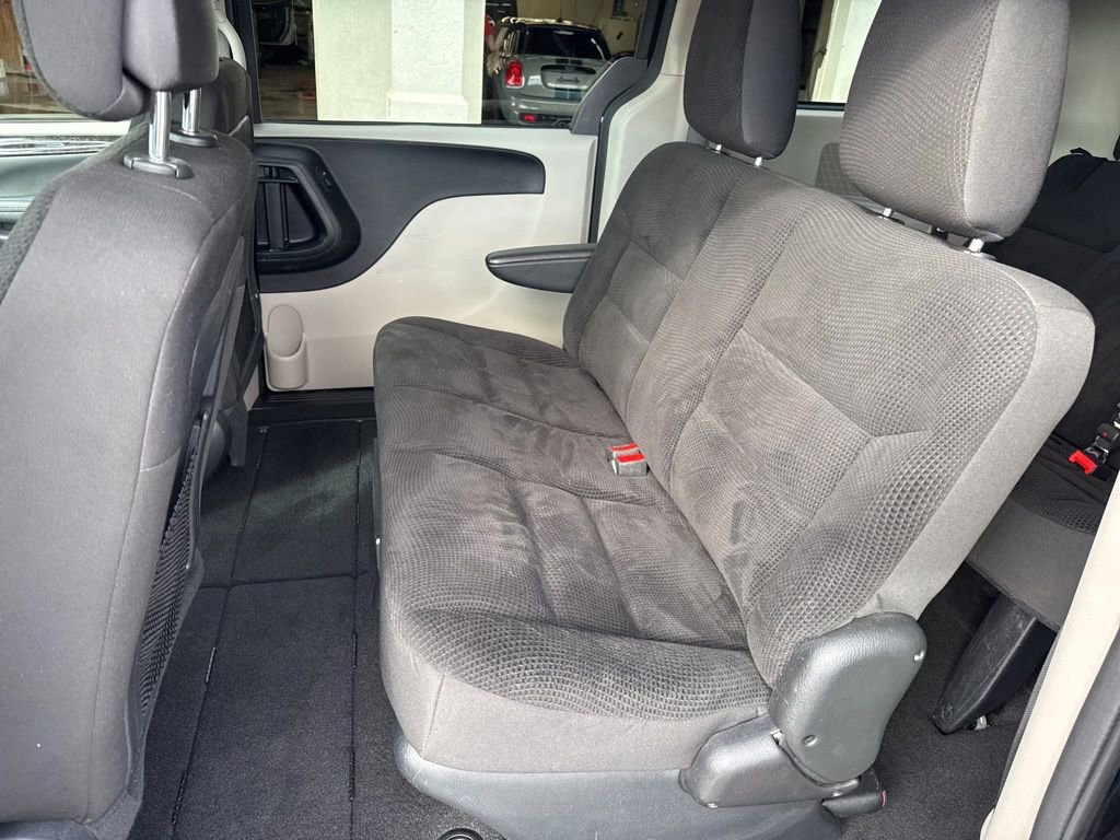 Used 2019 Dodge Grand Caravan SE w/ UConnect Hands-Free Group image 15