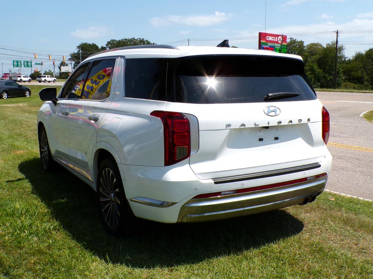Used 2023 Hyundai Palisade Calligraphy FWD image 5