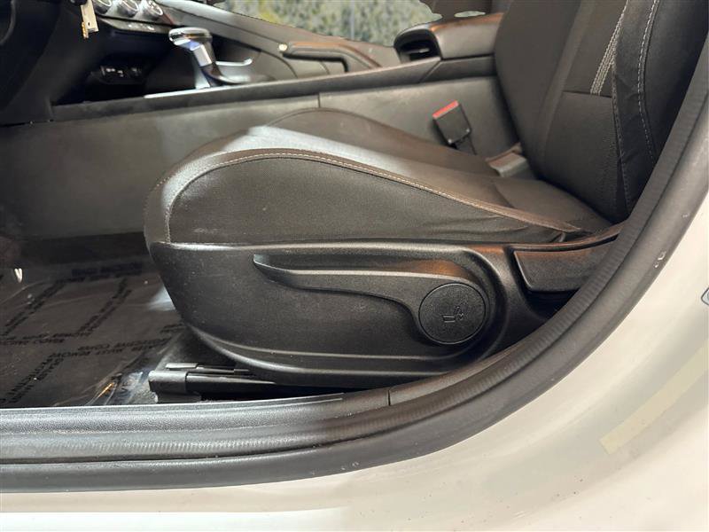 Used 2021 Hyundai Elantra SE FWD image 19