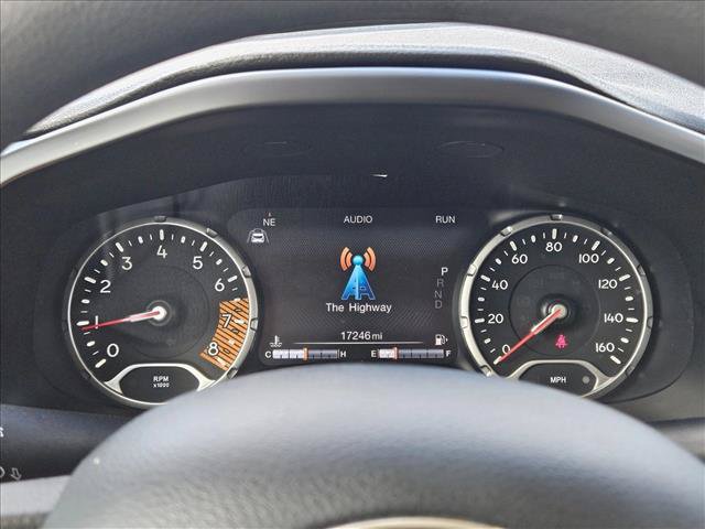 Used 2023 Jeep Renegade Latitude AWD/4WD image 11