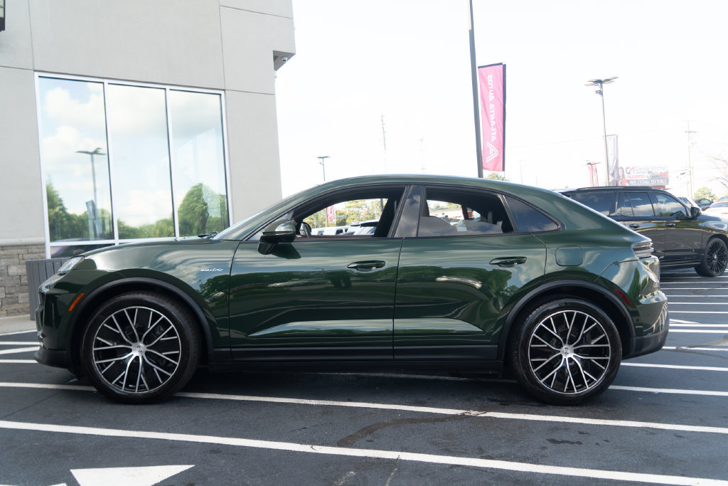 Used 2024 Porsche Macan 4 Electric AWD/4WD image 19