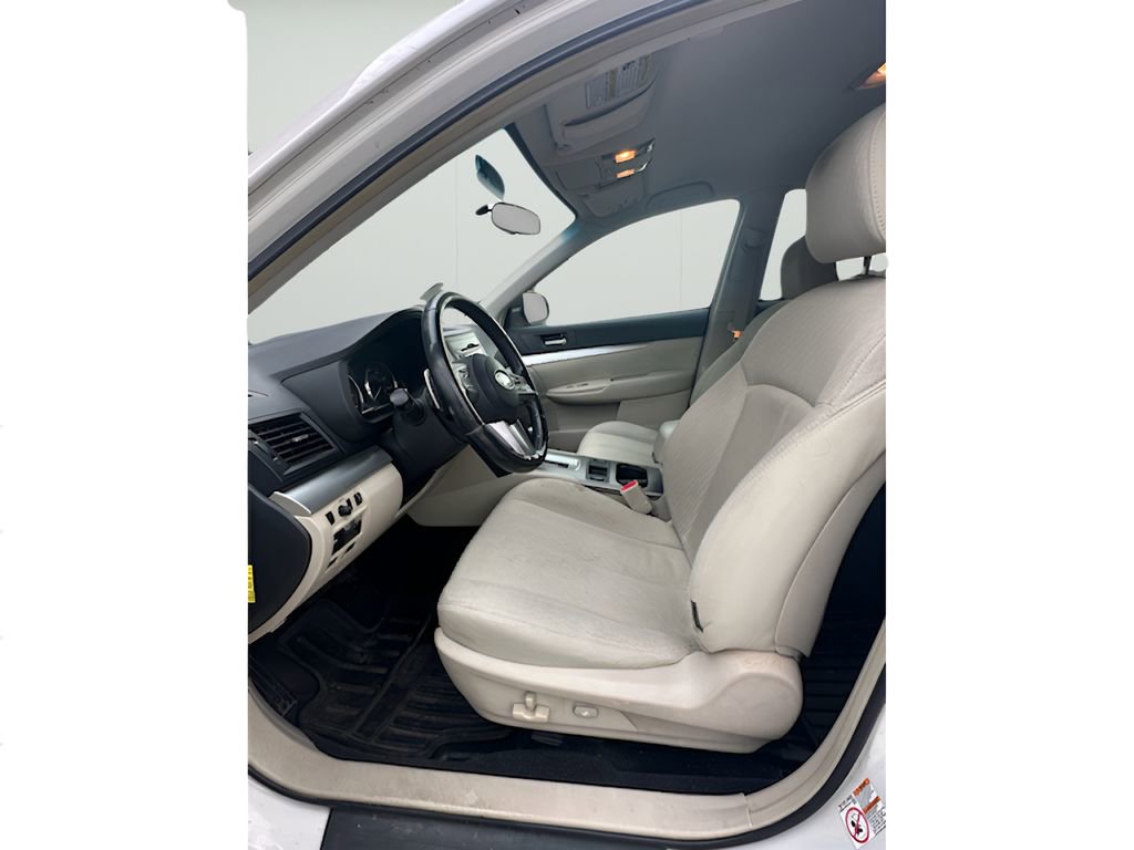 Used 2010 Subaru Outback 2.5i Premium AWD/4WD image 8