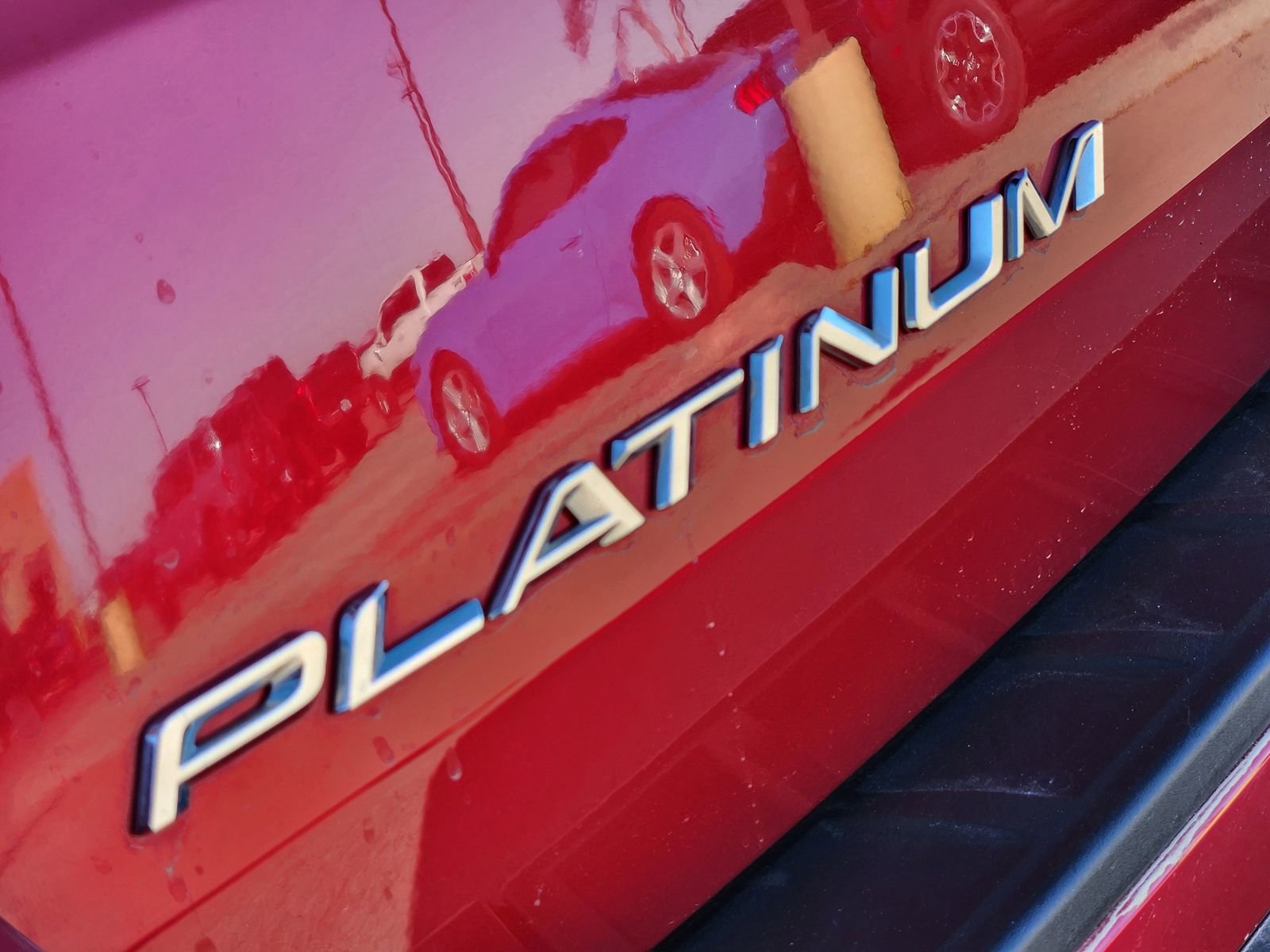 Used 2025 Ford Explorer Platinum w/ Ultimate Package image 13