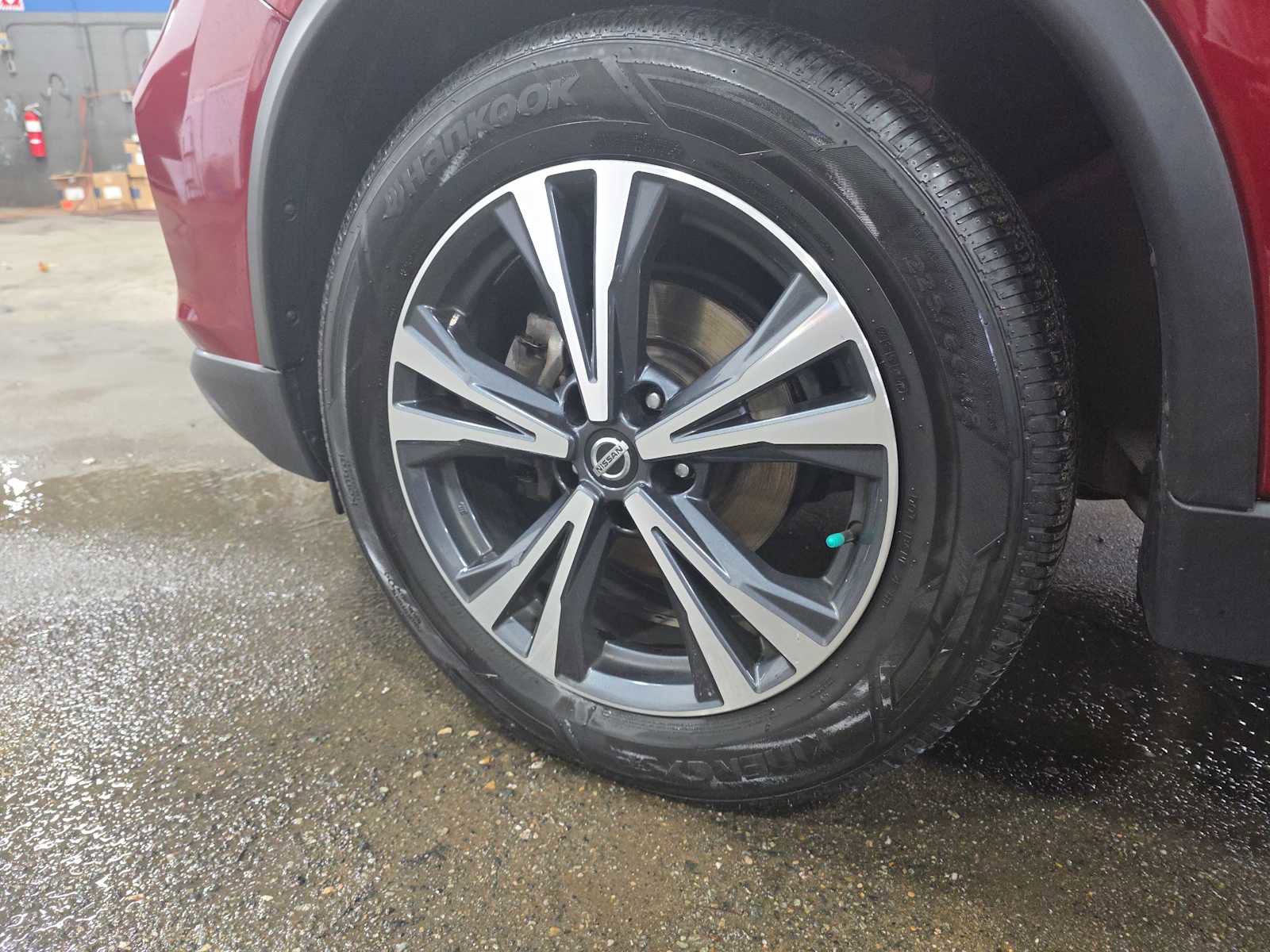 Used 2020 Nissan Rogue SV w/ Premium Package image 25