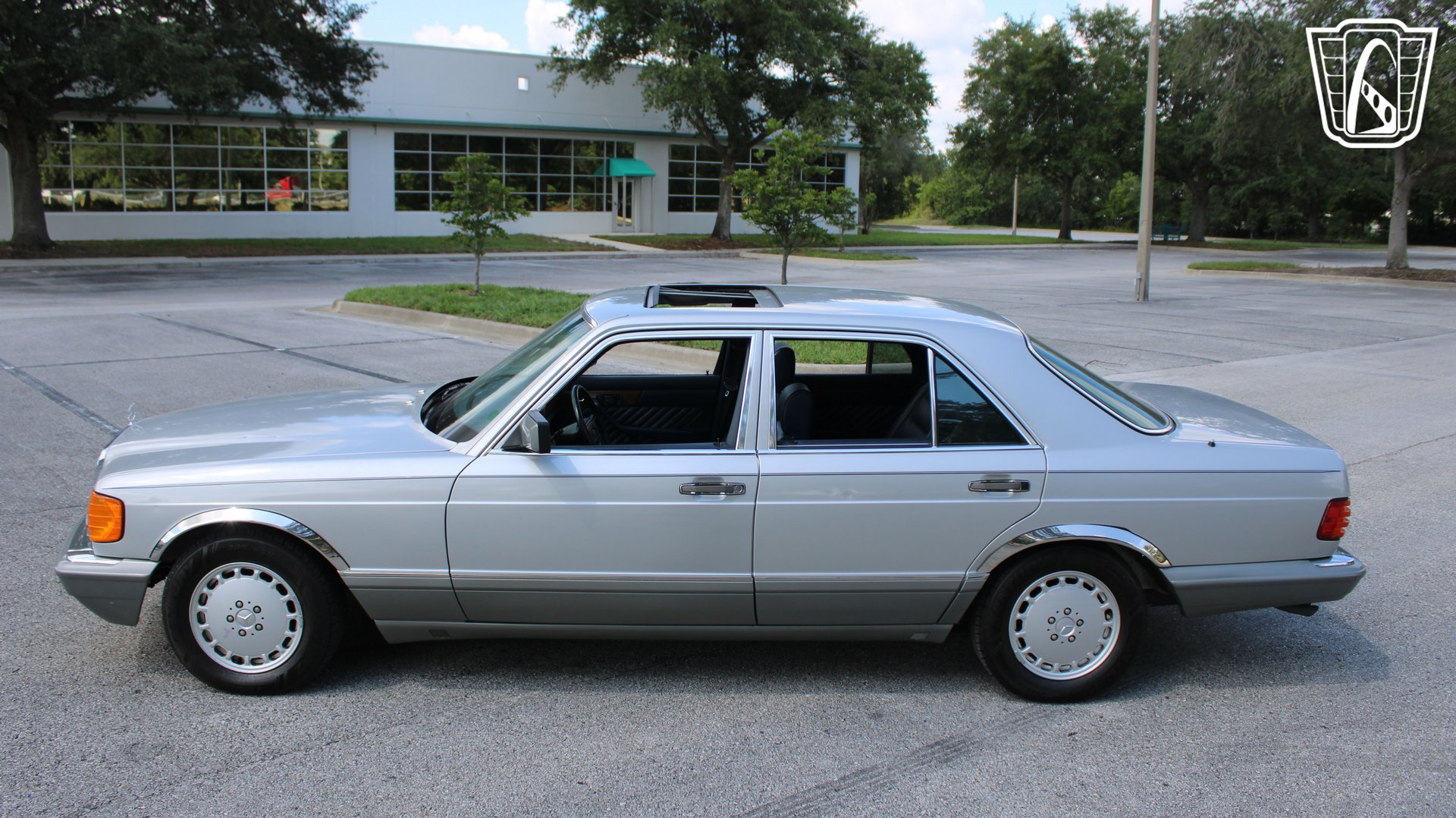 Used 1990 Mercedes-Benz 300 SE image 10
