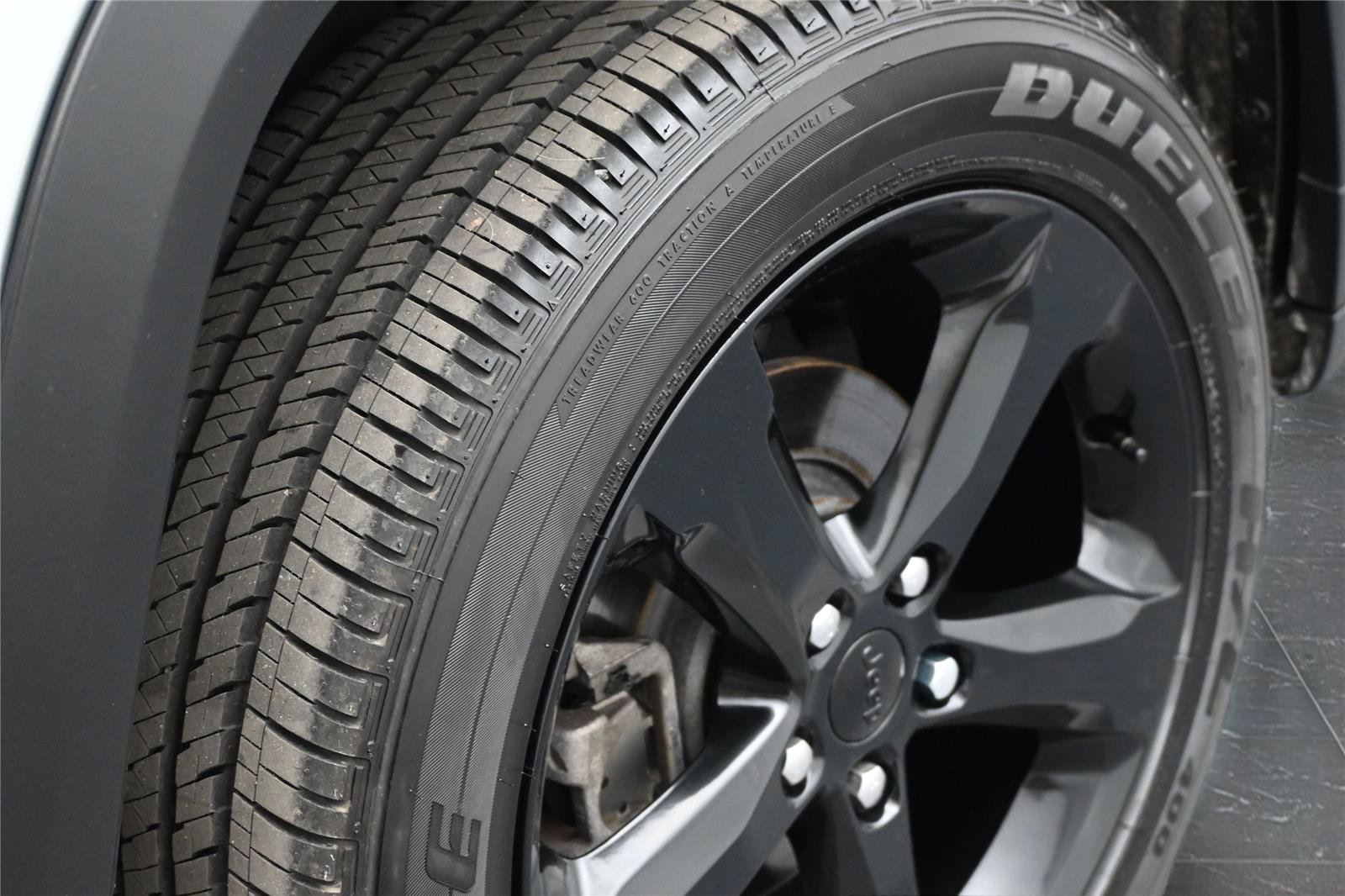 Used 2025 Jeep Grand Cherokee Altitude AWD/4WD image 13