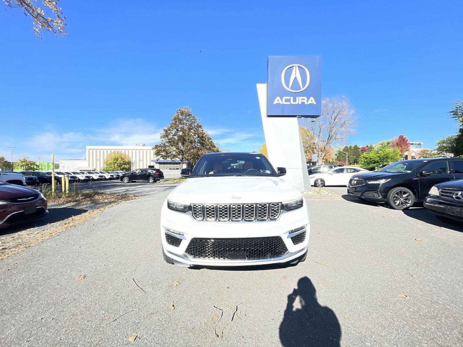 Used 2024 Jeep Grand Cherokee Summit AWD/4WD image 28