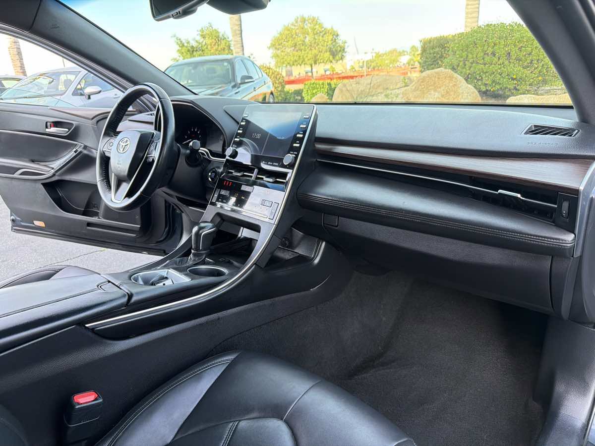 Used 2022 Toyota Avalon XLE image 22