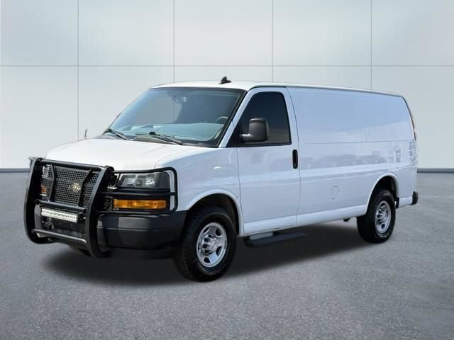 Used 2018 Chevrolet Express 3500 w/ Driver Convenience Package RWD image 6