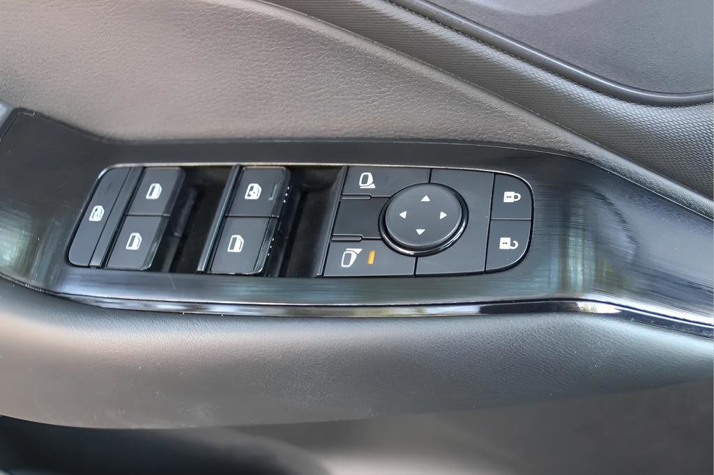 Used 2024 Nissan Rogue S image 29