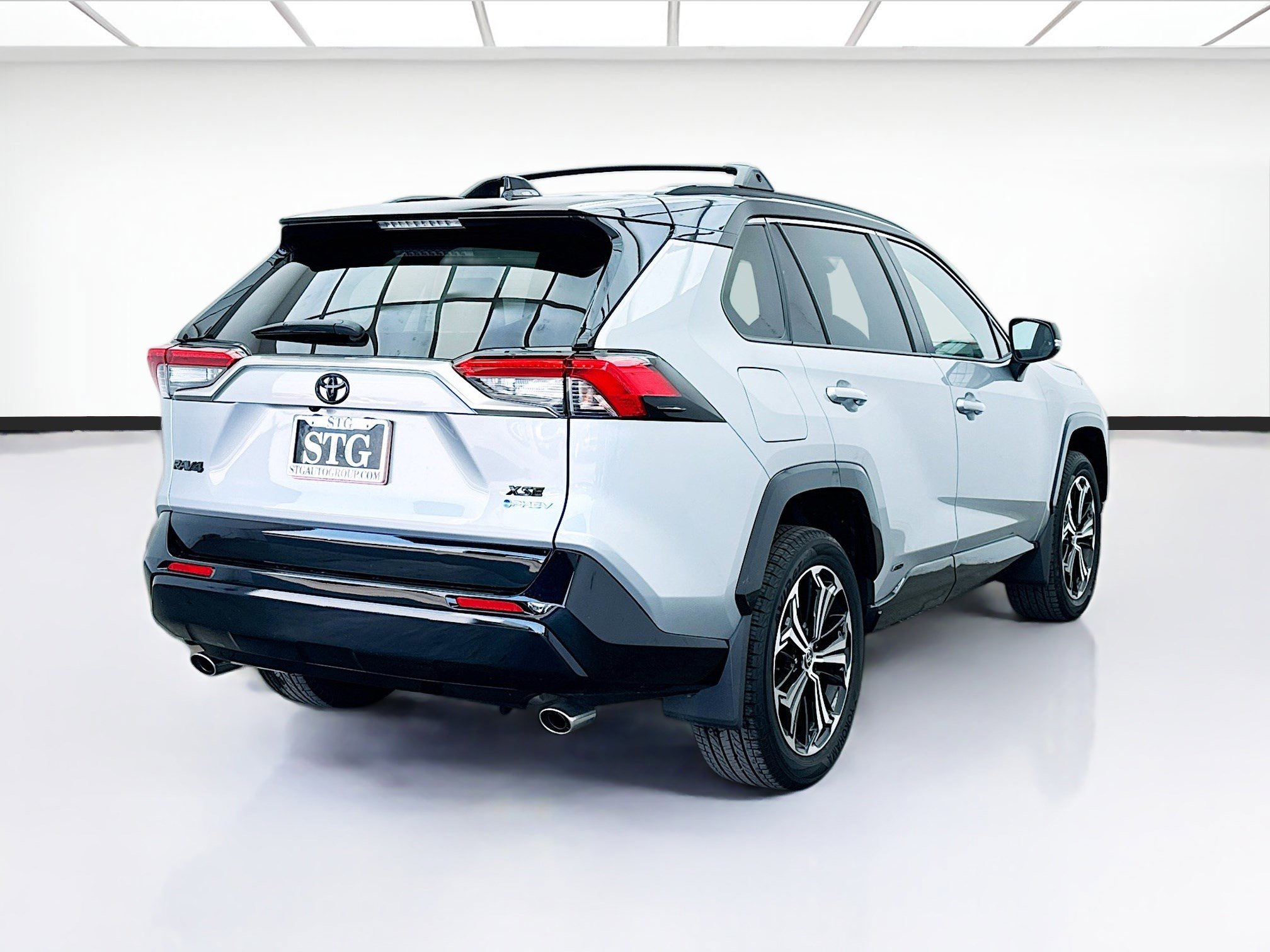 Used 2025 Toyota RAV4 XSE image 4