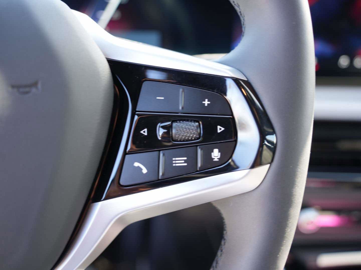 Certified 2025 BMW i4 xDrive40i image 16