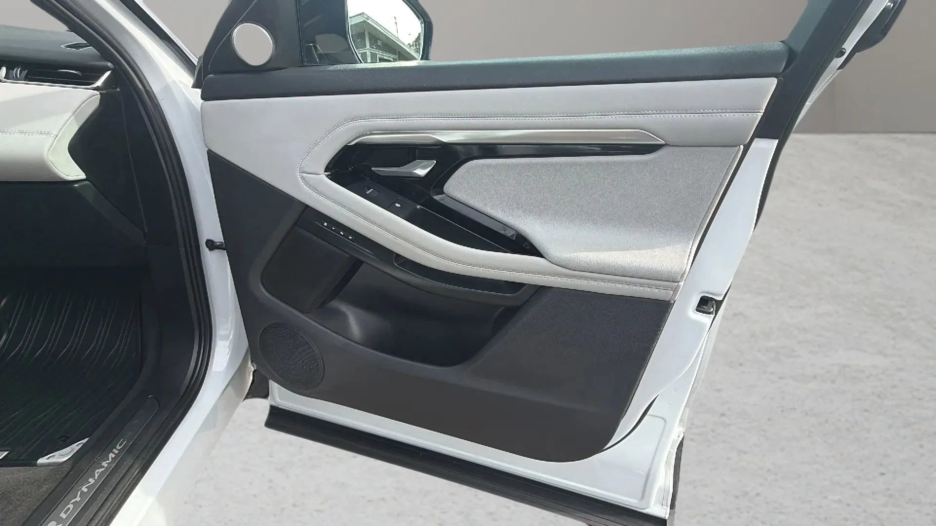 Used 2020 Land Rover Range Rover Evoque R-Dynamic S image 12