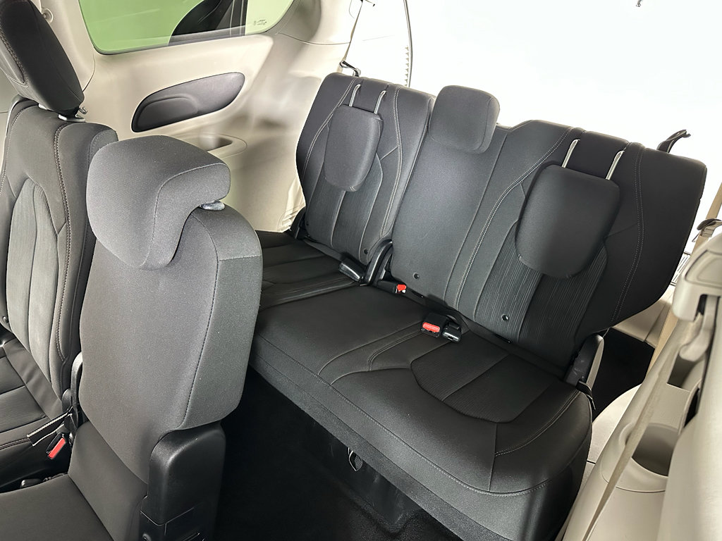 Used 2019 Chrysler Pacifica LX FWD image 19