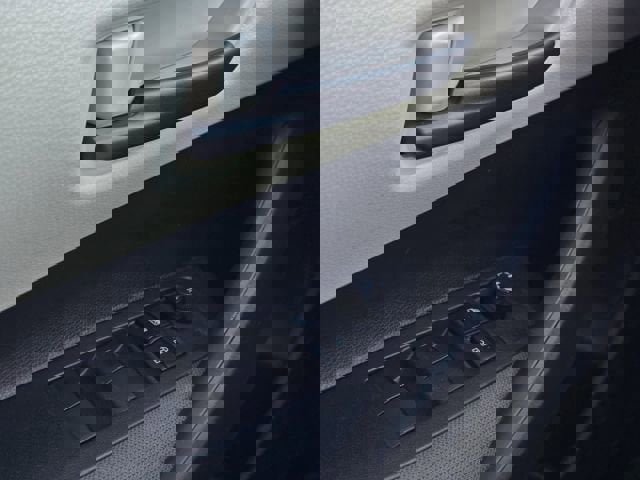 Used 2022 Toyota Corolla LE image 27