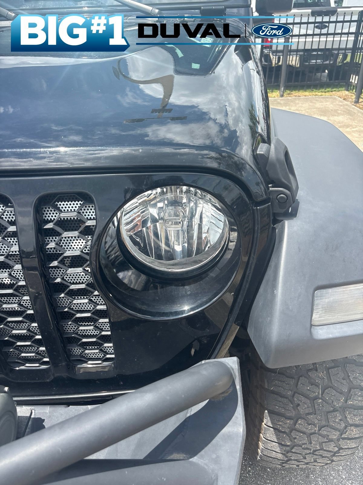 Used 2023 Jeep Gladiator Sport AWD/4WD image 8