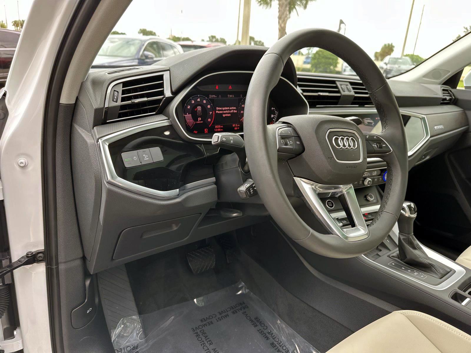 Used 2025 Audi Q3 2.0T Premium w/ Convenience Package image 19