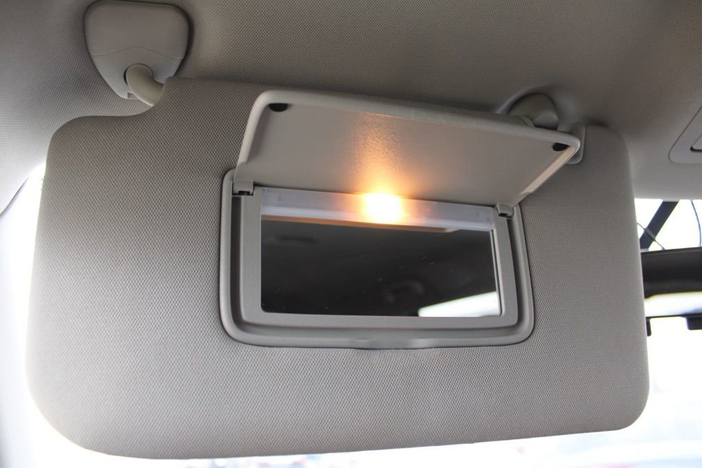 Used 2018 Nissan Rogue SV w/ Premium Package image 46