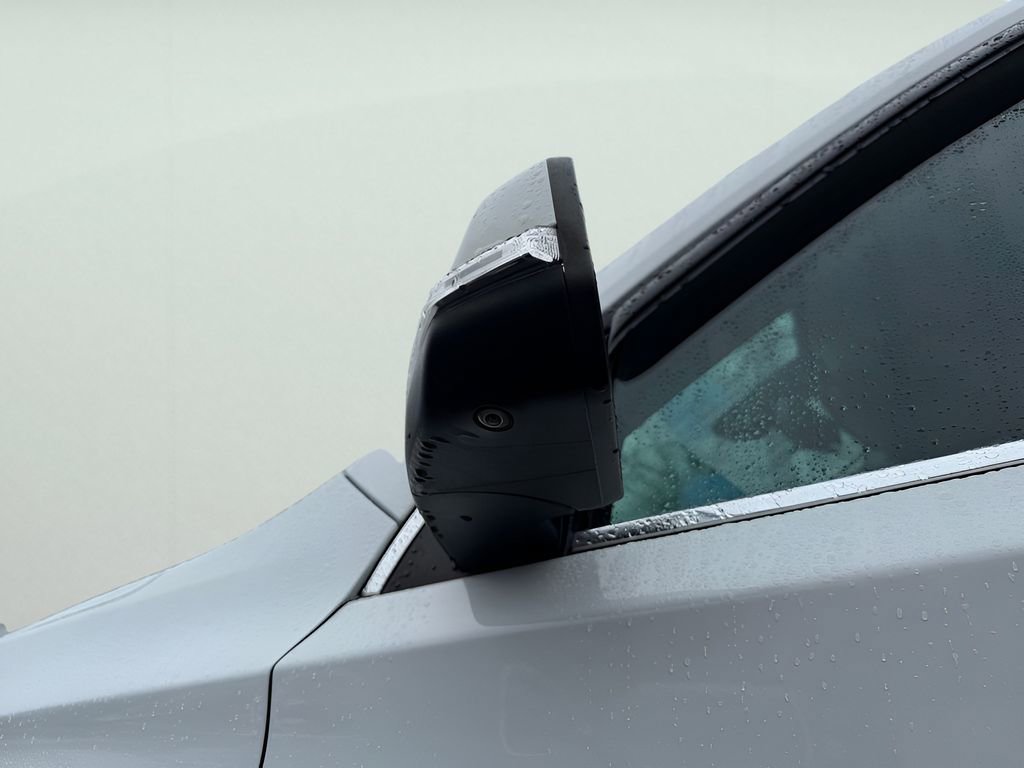 Used 2021 Chevrolet Traverse LT w/ LT Premium Package AWD/4WD image 11