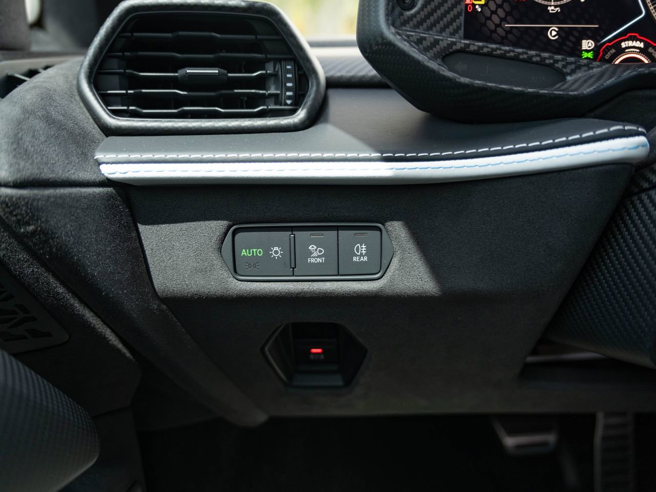 Used 2025 Lamborghini Revuelto image 15