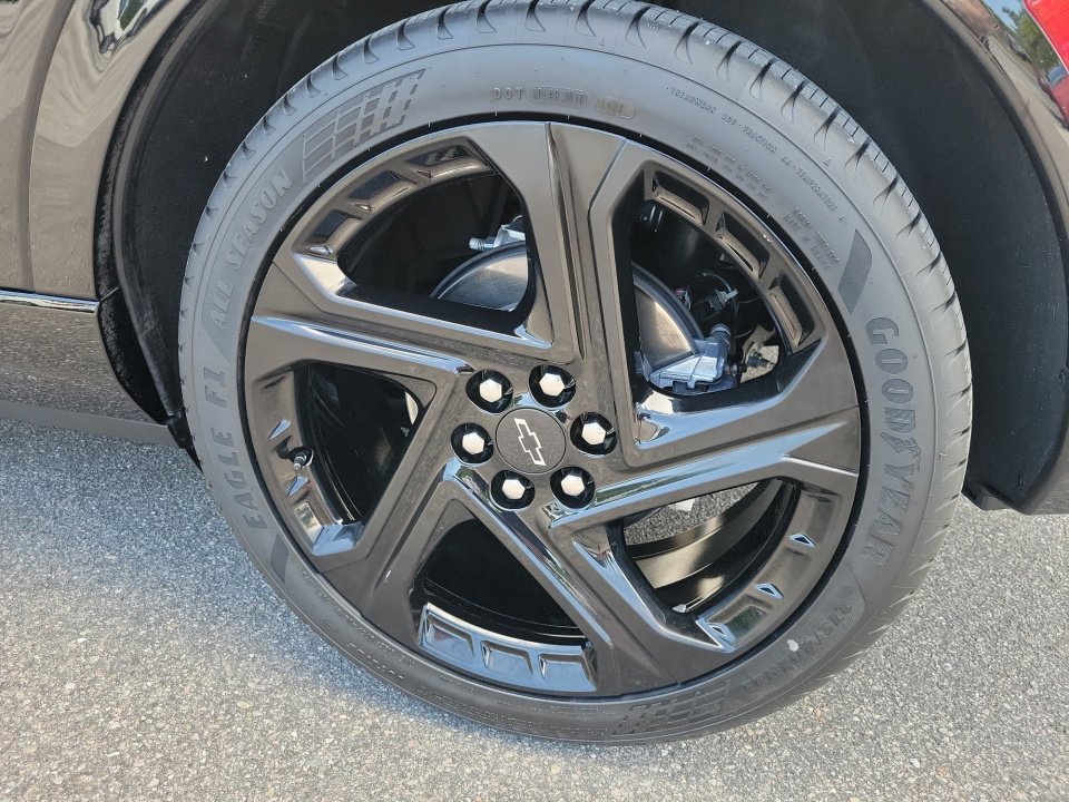 Used 2024 Chevrolet Equinox EV RS FWD image 27