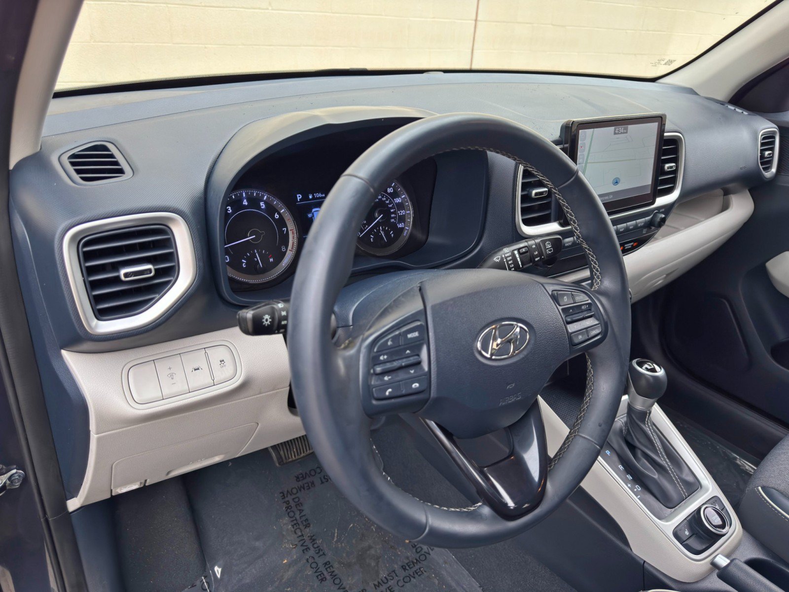 Used 2022 Hyundai Venue Limited FWD image 12