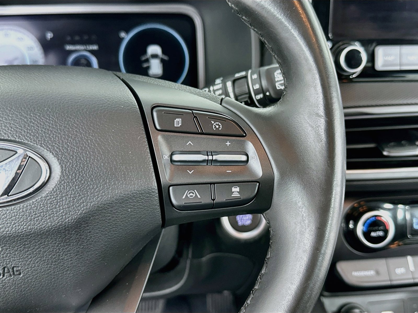 Certified 2022 Hyundai Kona Limited FWD image 15