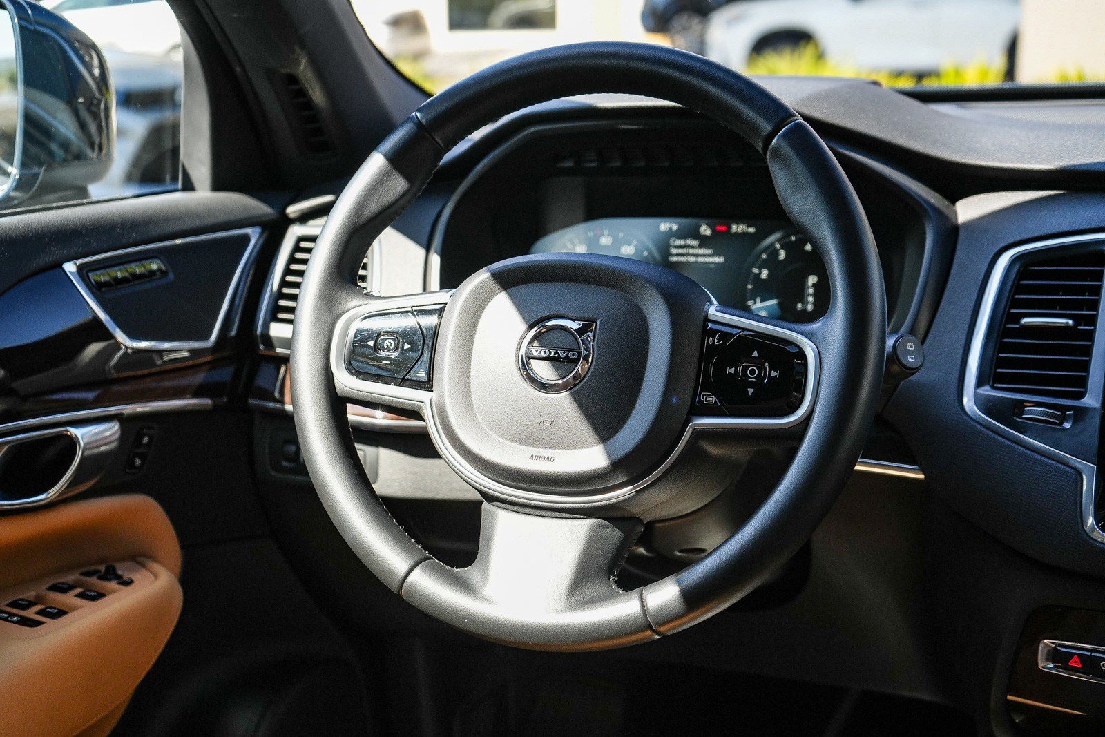 Used 2019 Volvo XC90 T6 Momentum w/ Advanced Package AWD/4WD image 14