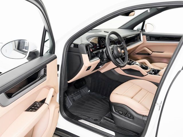 Certified 2025 Porsche Cayenne image 4
