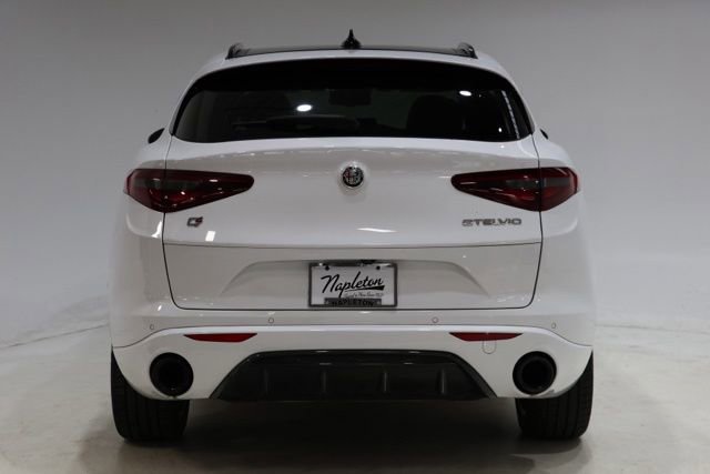 Used 2023 Alfa Romeo Stelvio Veloce AWD/4WD image 5