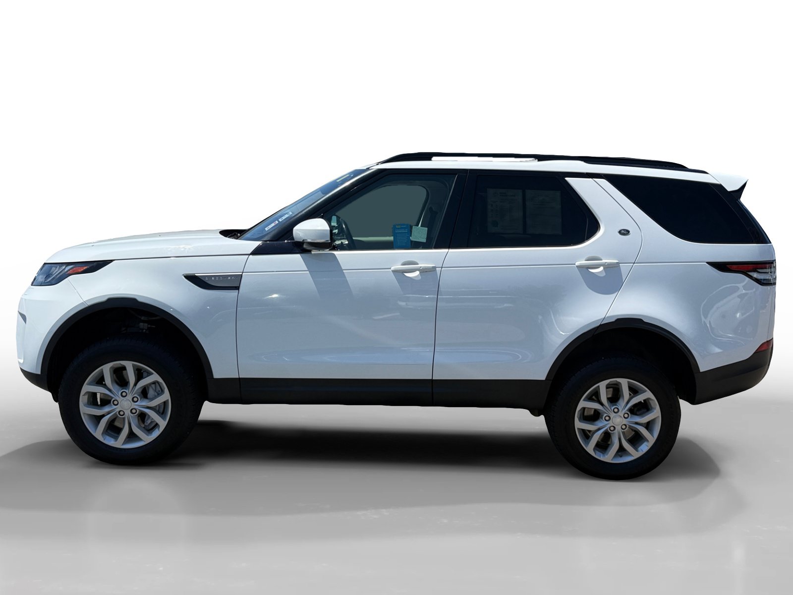 Used 2018 Land Rover Discovery SE AWD/4WD image 2