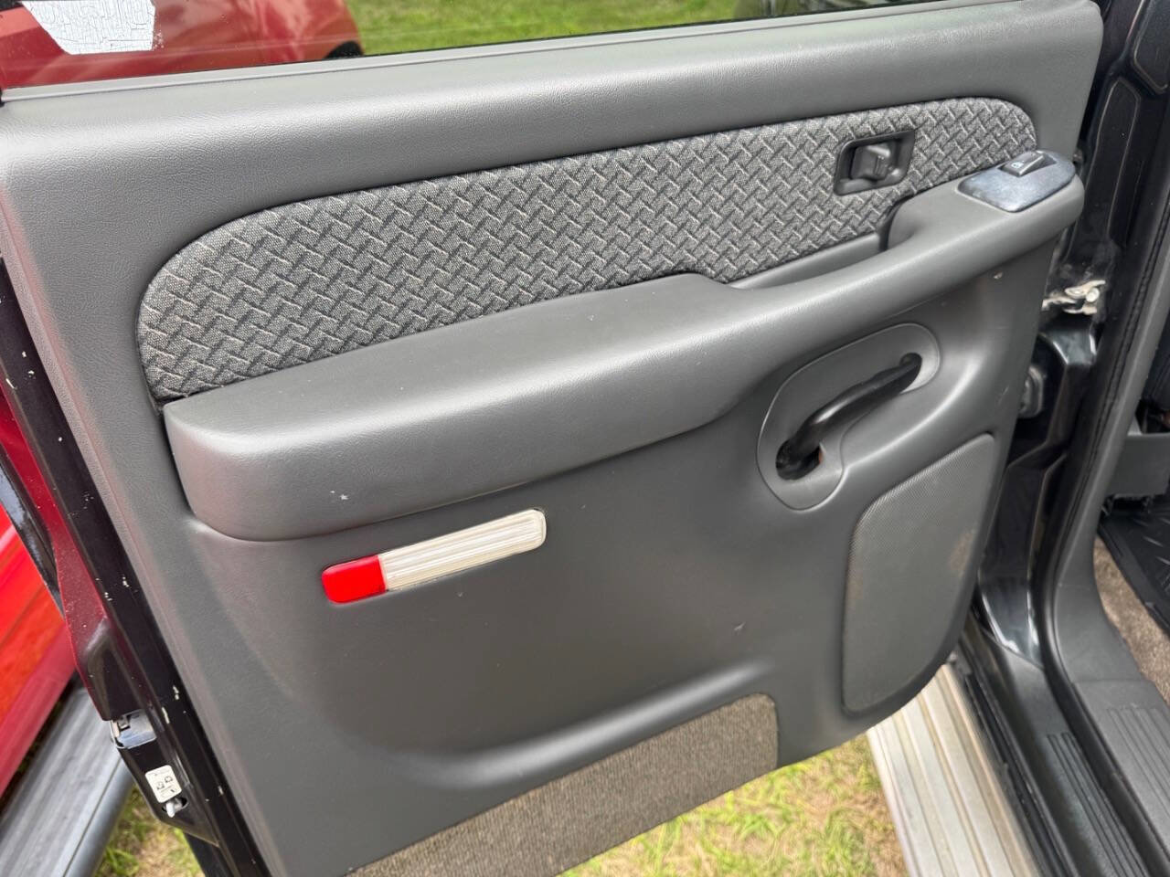 Used 2003 Chevrolet Avalanche 4x4 w/ Suspension Package, Off-Road image 18