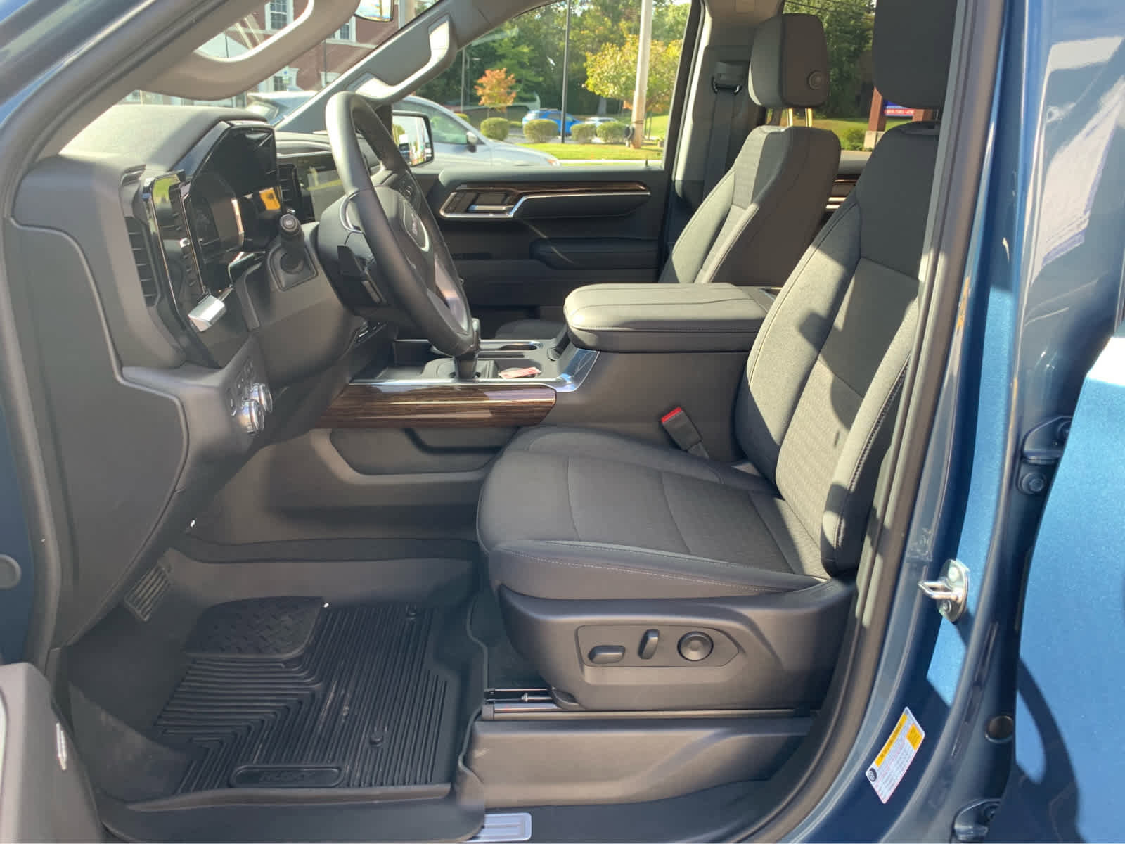 Used 2025 GMC Sierra 1500 Elevation w/ Preferred Package image 10