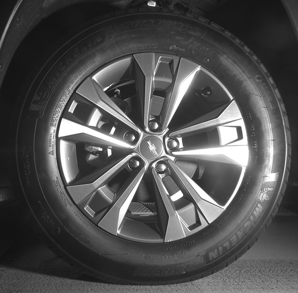 New 2027 Chevrolet Equinox LT w/ LPO, Floor Liner Package FWD image 33