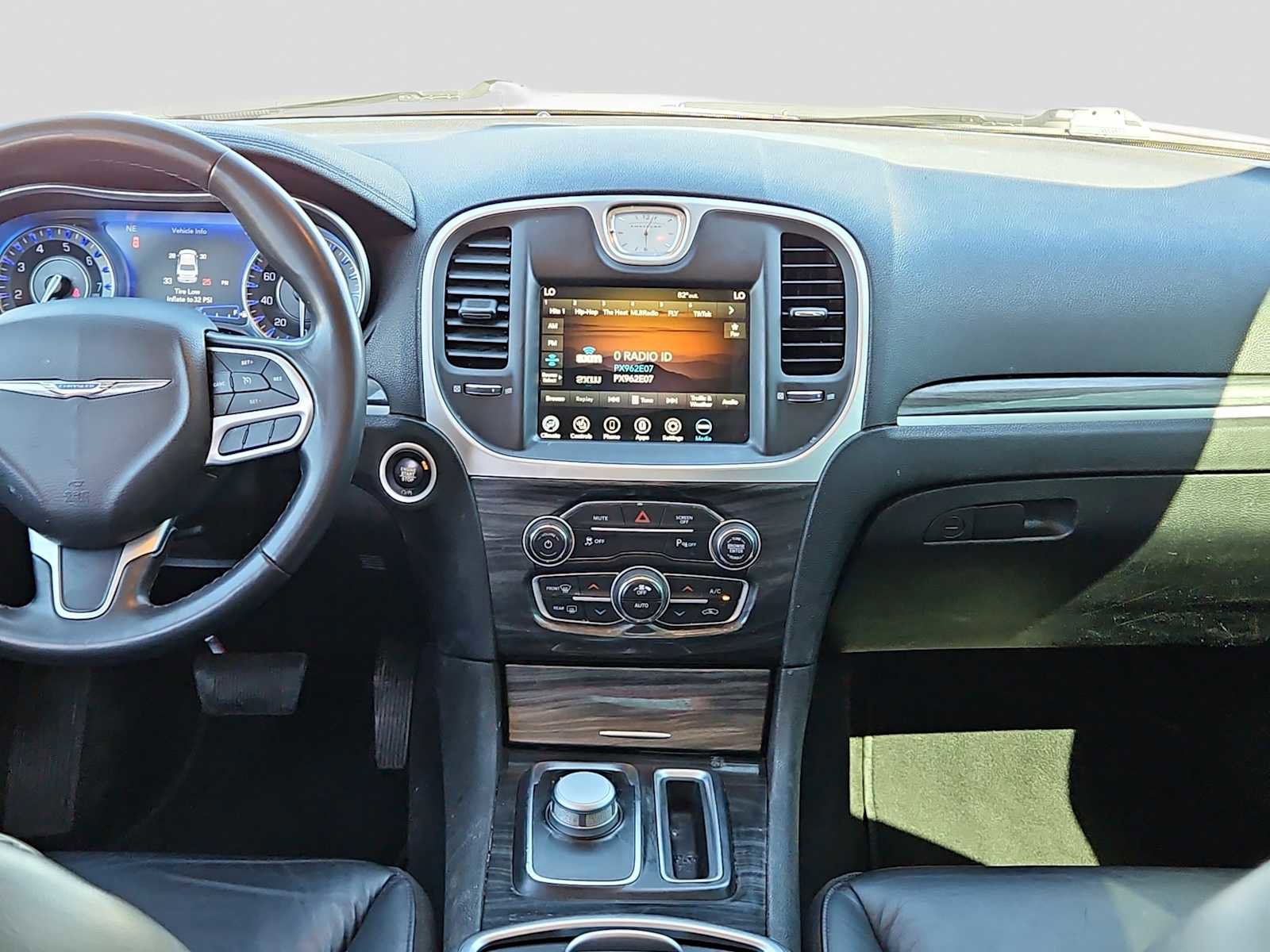 Used 2022 Chrysler 300 Touring L image 14